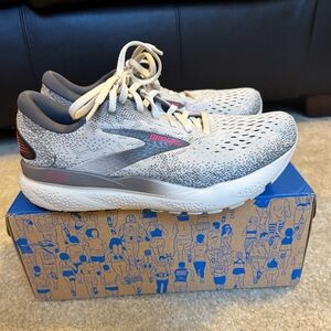 Brooks Gray and White Sneakers with Pink Highlights